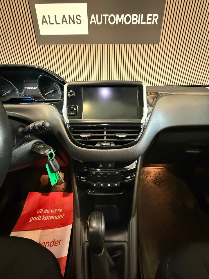 Peugeot 208 1,2 VTi Allure Sky 5d