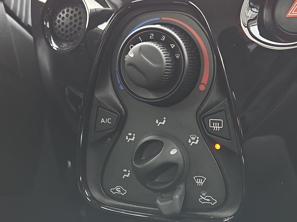 Peugeot 108 1,0 e-VTi 72 Selection 5d