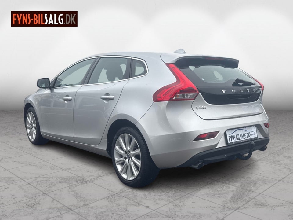 Volvo V40 2,0 D3 150 Momentum aut. 5d