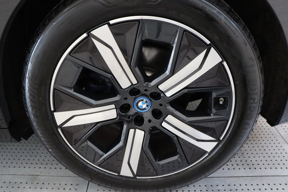 BMW iX xDrive40 Fully Charged 5d
