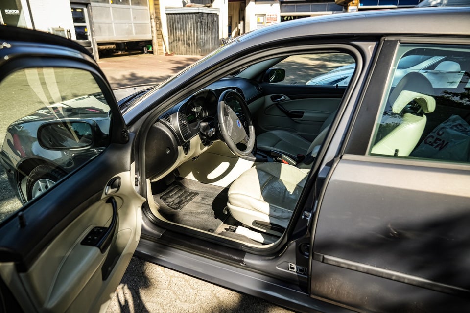 Saab 9-3 1,8 t Expression SportCombi Hirsch aut. 5d