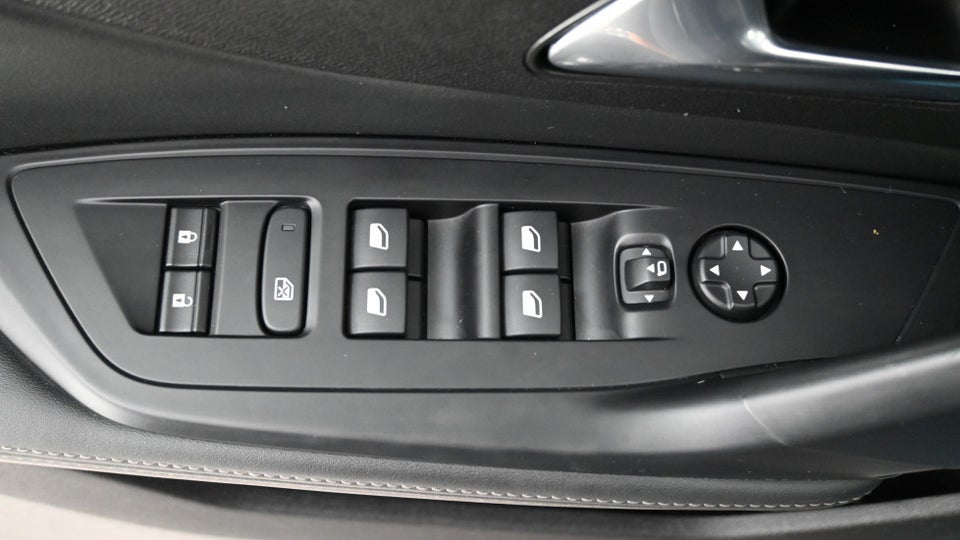 Peugeot 408 1,6 Hybrid Allure Pack EAT8 5d