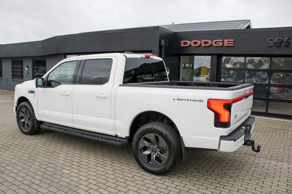 Ford F-150 131 Lightning Lariat Extended Range 4d