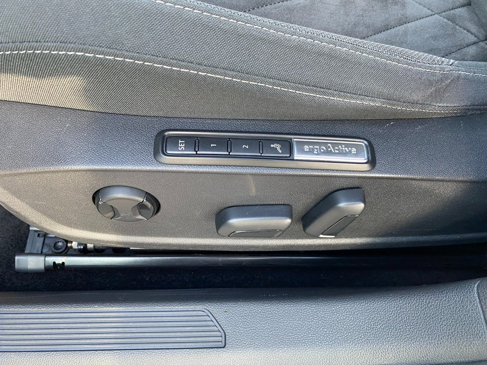 VW Golf VIII 2,0 TDi 150 Style DSG 5d