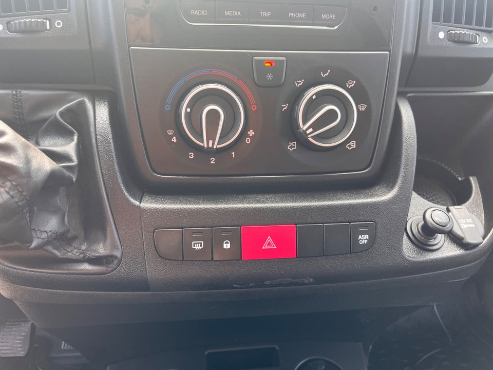 Peugeot Boxer 335 2,2 BlueHDi 165 L3H2 Premium