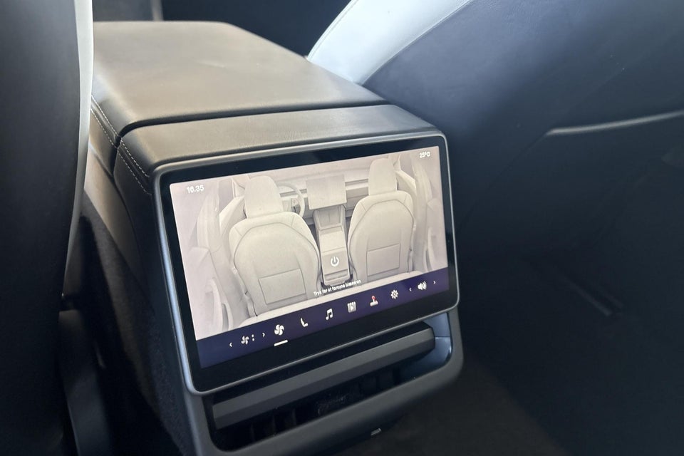 Tesla Model 3 Long Range AWD 4d