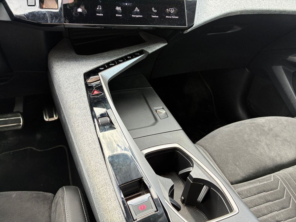 Peugeot e-3008 77 GT 5d