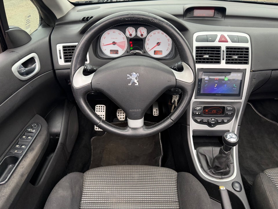 Peugeot 307 2,0 16V CC 2d