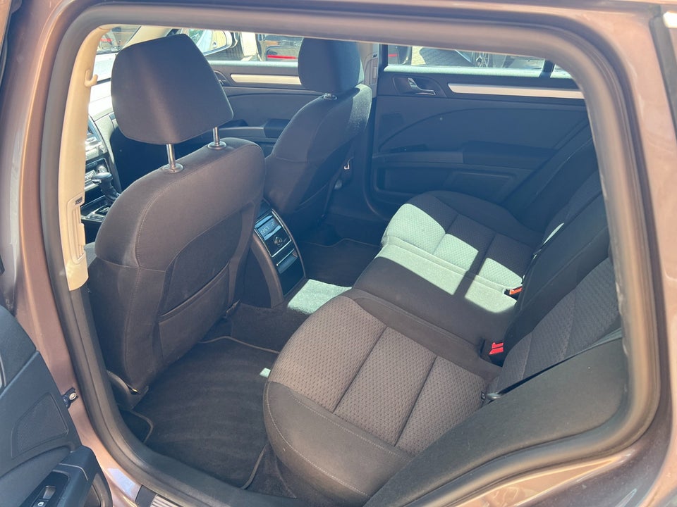 Skoda Superb 2,0 TDi 140 Elegance Combi DSG 5d