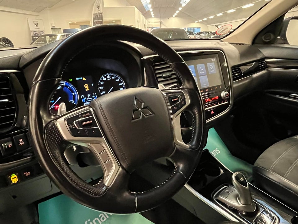 Mitsubishi Outlander 2,4 PHEV Invite CVT 4WD 5d