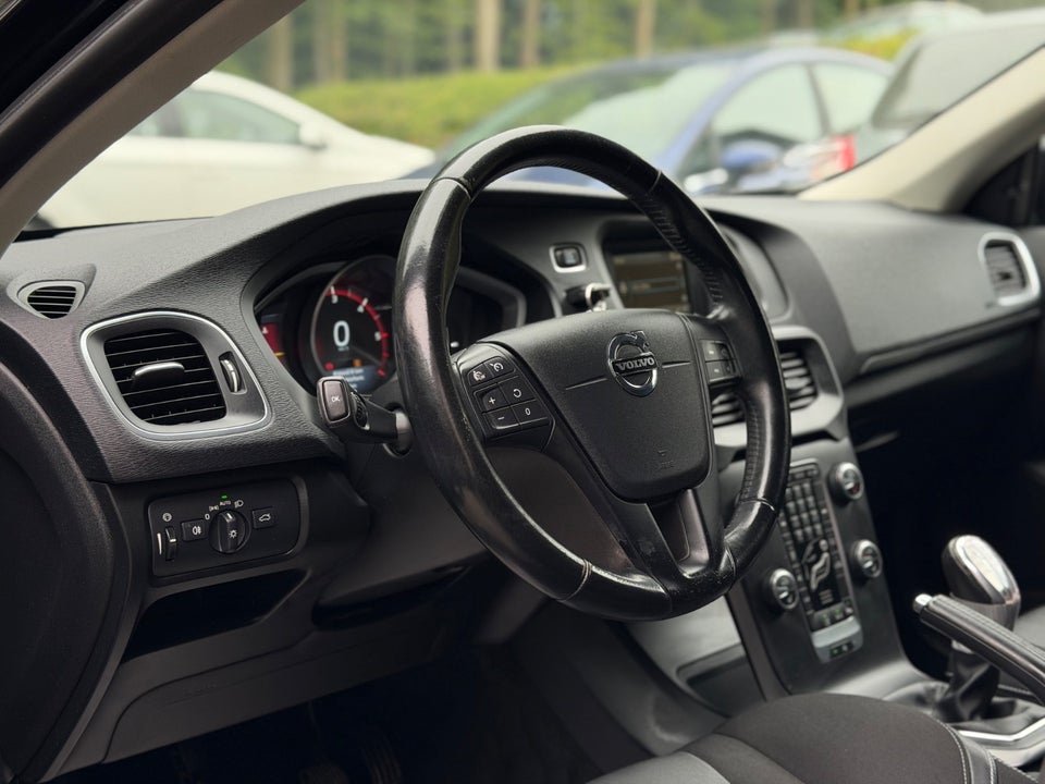 Volvo V40 1,6 D2 115 Kinetic 5d
