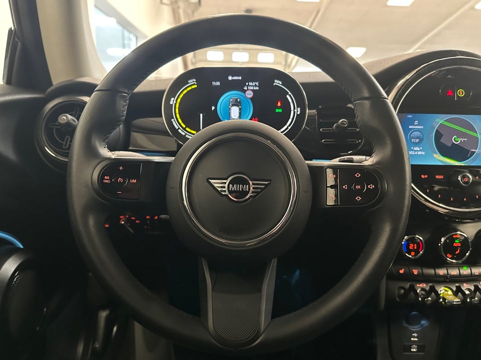 MINI Cooper SE Essential 3d