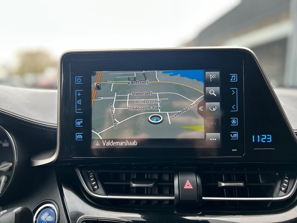 Toyota C-HR 1,8 Hybrid Premium Selected CVT 5d