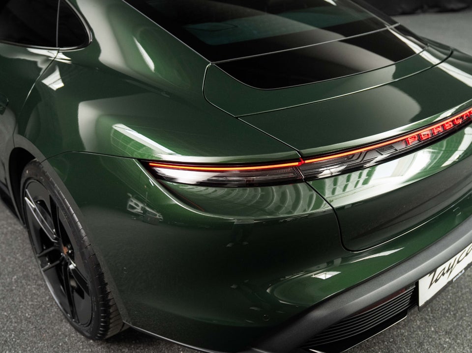 Porsche Taycan 4 Performance+ Black Edition 4d