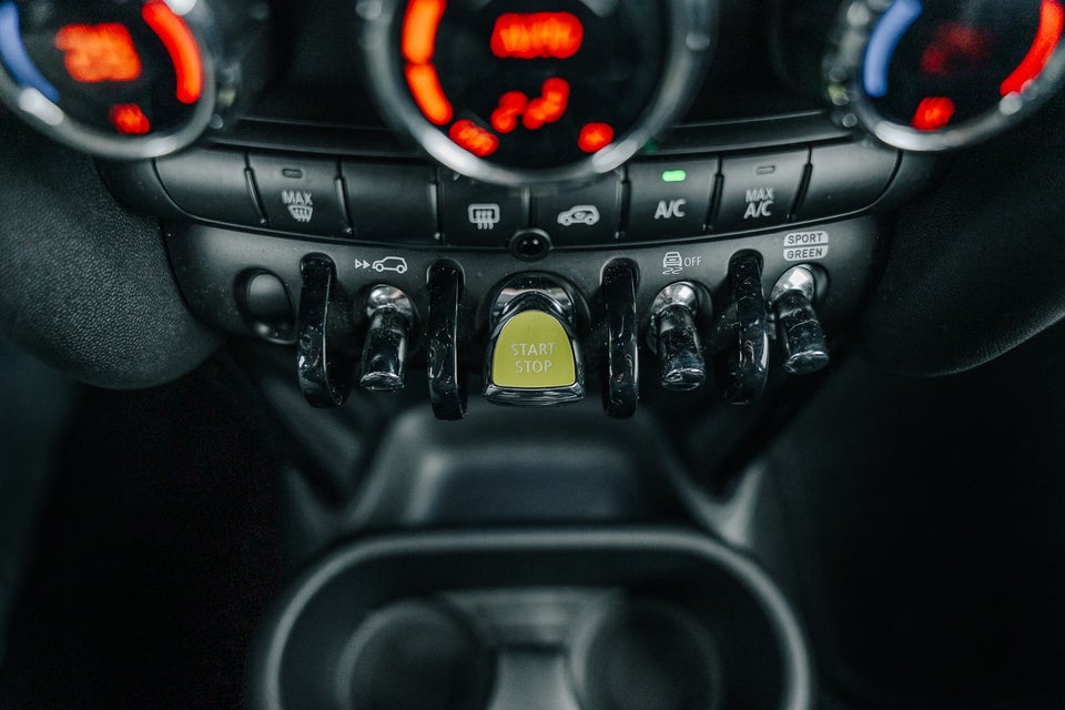 MINI Cooper SE Essential 3d