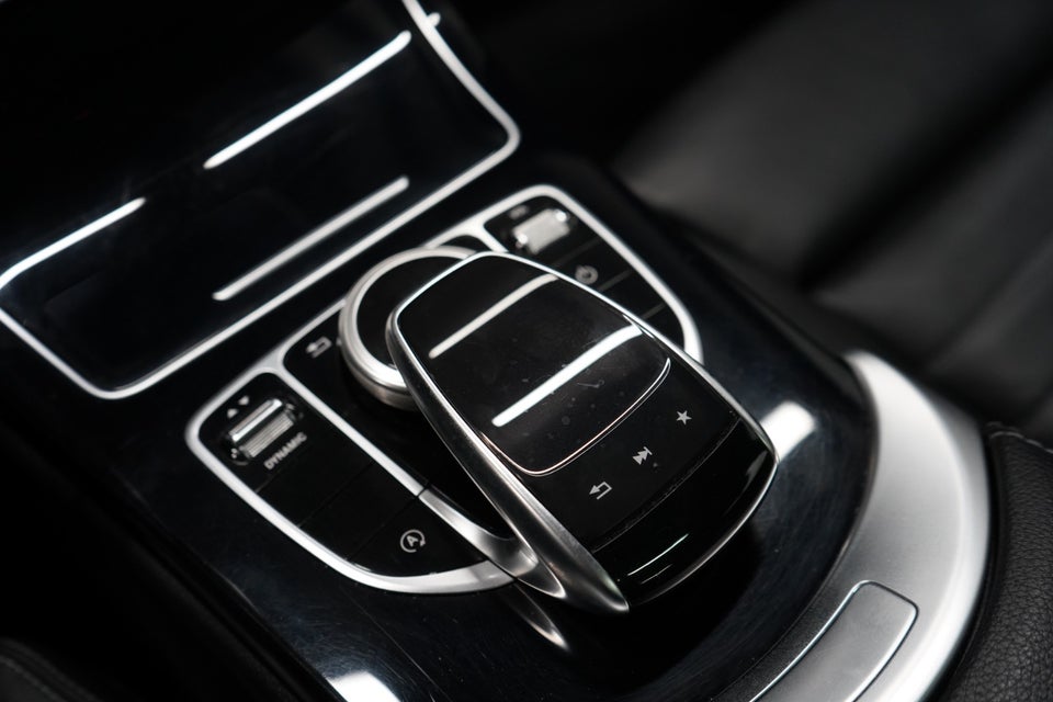 Mercedes C400 3,0 AMG Line stc. aut. 4Matic 5d
