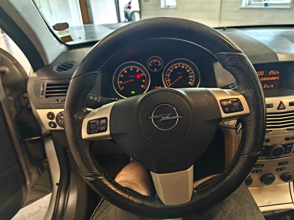 Opel Astra 1,4 16V Enjoy 5d