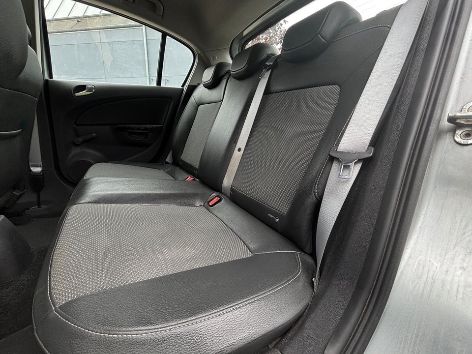 Opel Corsa 1,4 16V Cosmo 5d