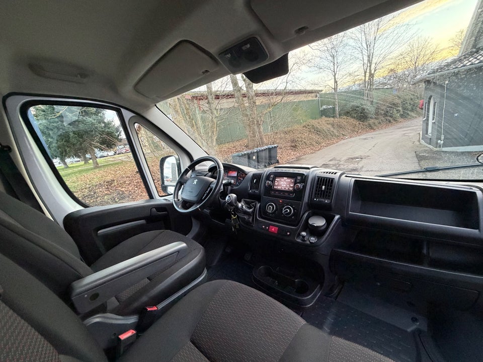 Peugeot Boxer 333 2,2 BlueHDi 140 L2H2 Premium