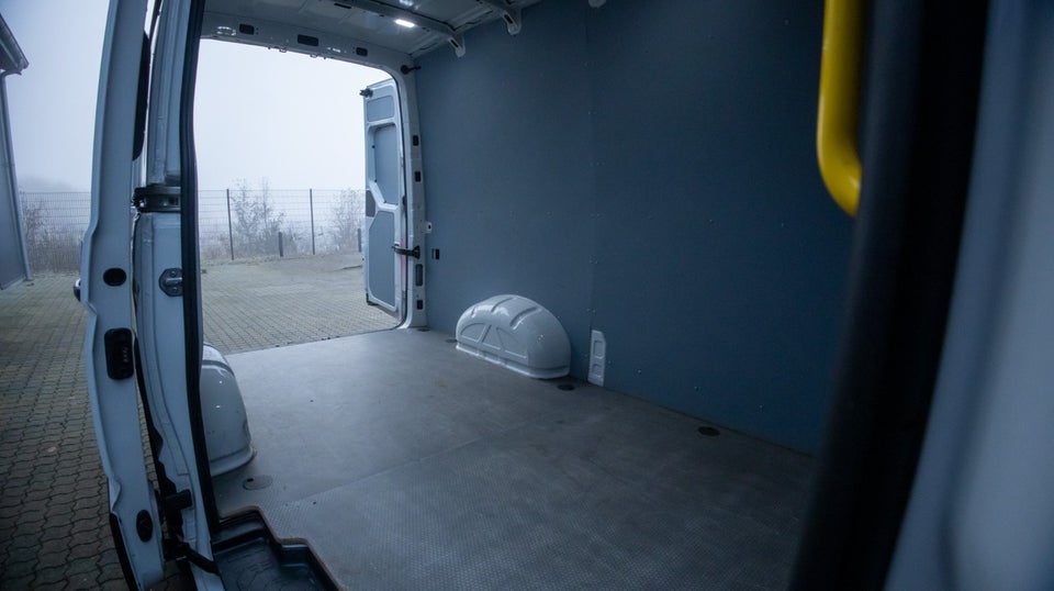 VW Crafter 35 2,0 TDi 102 Kassevogn L3H2