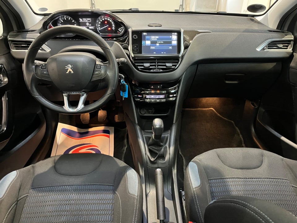 Peugeot 208 1,2 VTi Allure Sky 5d