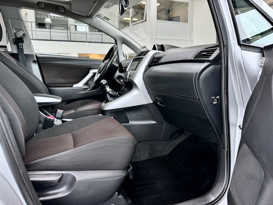 Toyota Verso 1,8 TX Skyview 7prs 5d