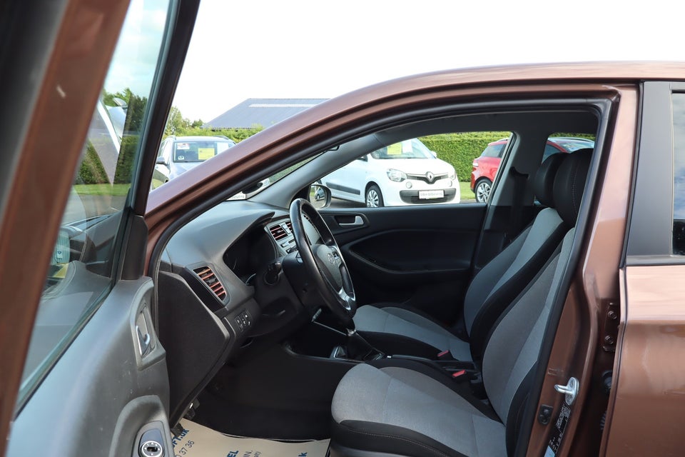 Hyundai i20 1,25 Premium 5d
