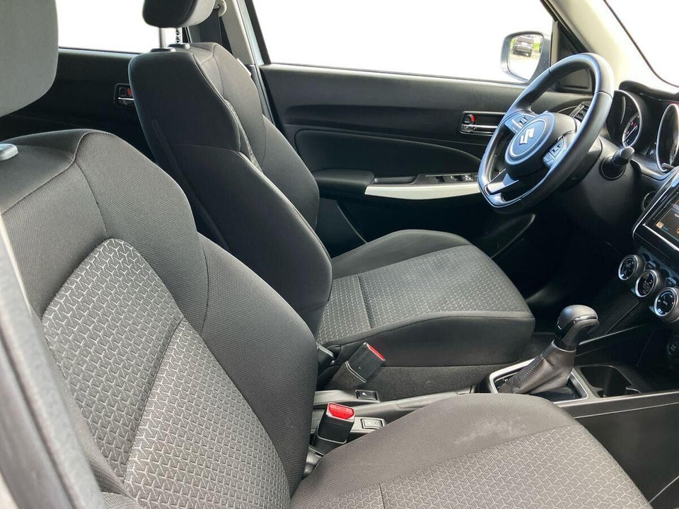 Suzuki Swift 1,2 Dualjet Exclusive CVT 5d