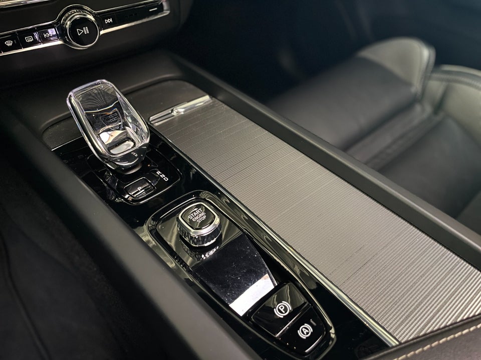 Volvo XC60 2,0 T6 ReCharge Plus Dark aut. AWD 5d