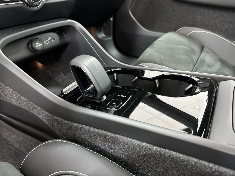 Volvo EX40 Twin Black Edition 5d