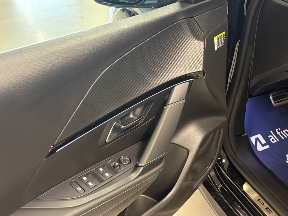 Peugeot e-208 54 GT 5d