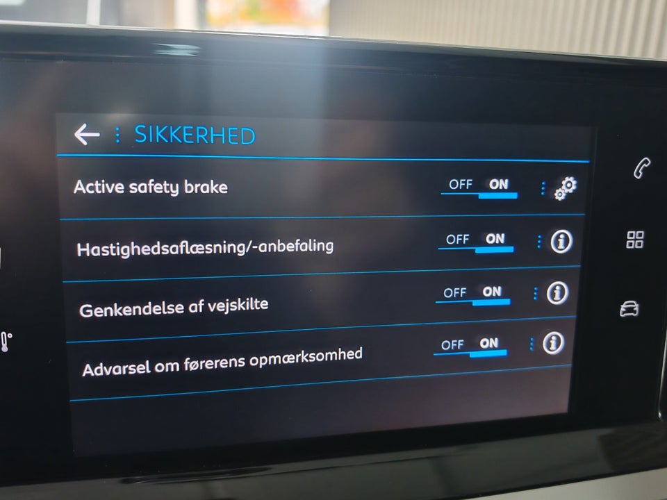 Peugeot 208 1,2 PureTech 100 Allure Sky 5d