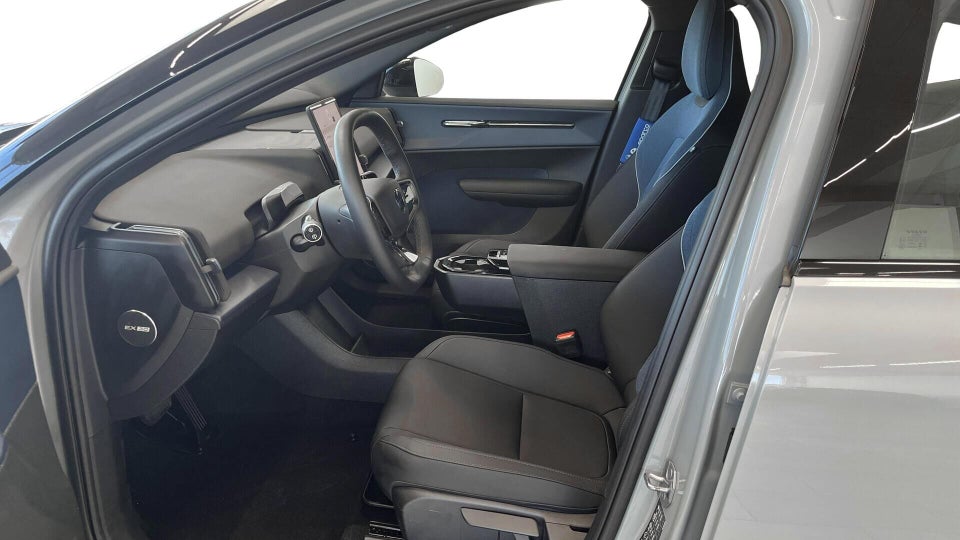 Volvo EX30 Extended Range Plus 5d
