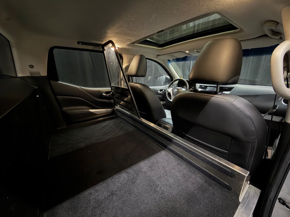 Nissan Navara 2,3 dCi 190 Db.Kab Tekna aut. 4d
