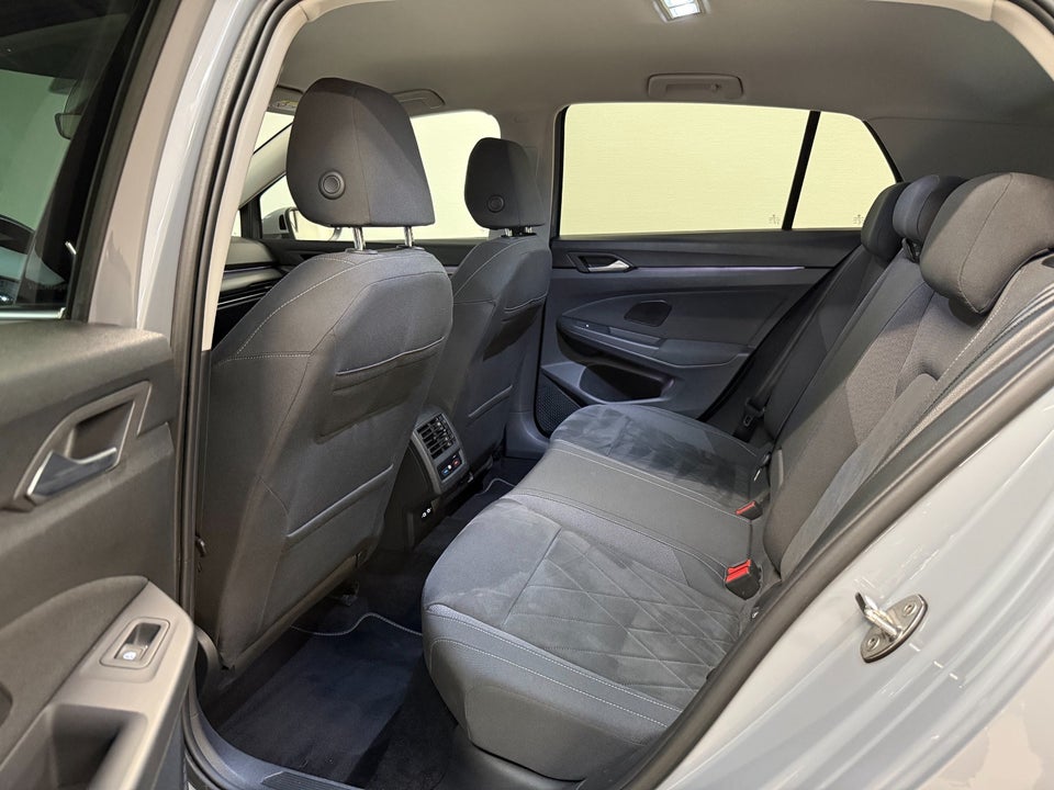 VW Golf VIII 2,0 TDi 150 Style DSG 5d