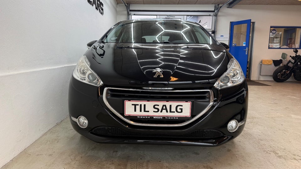 Peugeot 208 1,2 VTi Allure Sky 5d