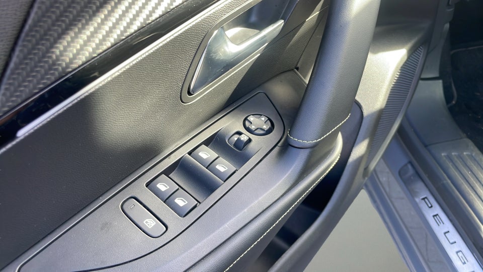 Peugeot e-2008 54 GT 5d