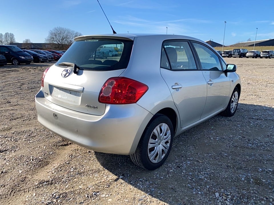 Toyota Auris 1,6 Terra 5d