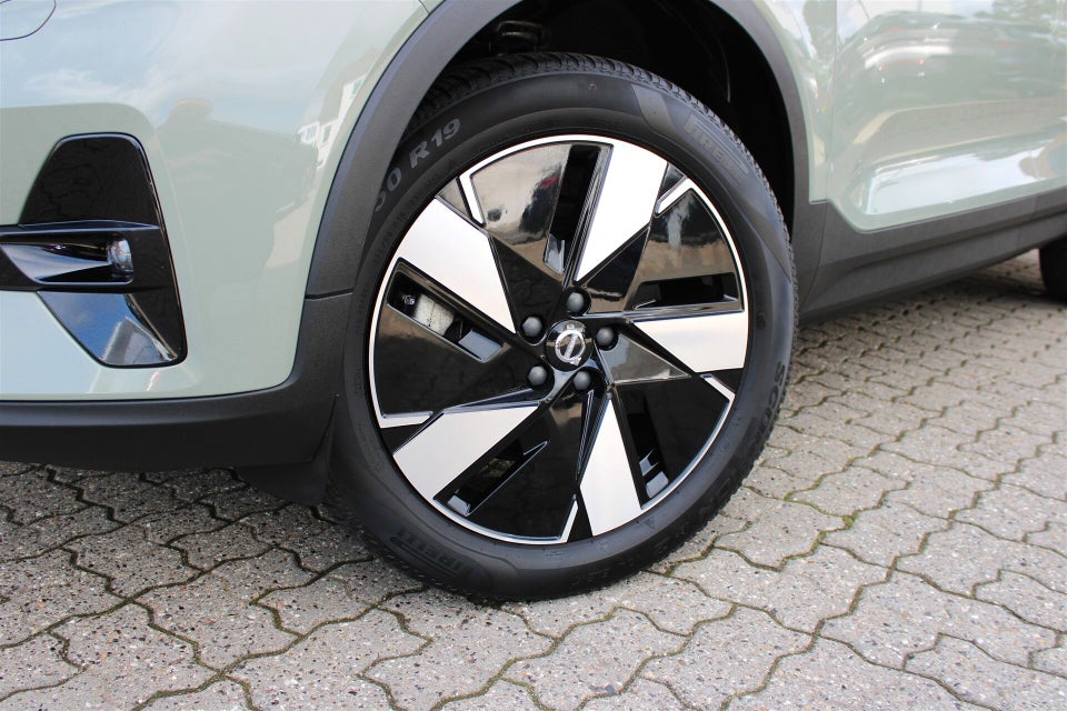 Volvo XC40 ReCharge Extended Range Plus 5d
