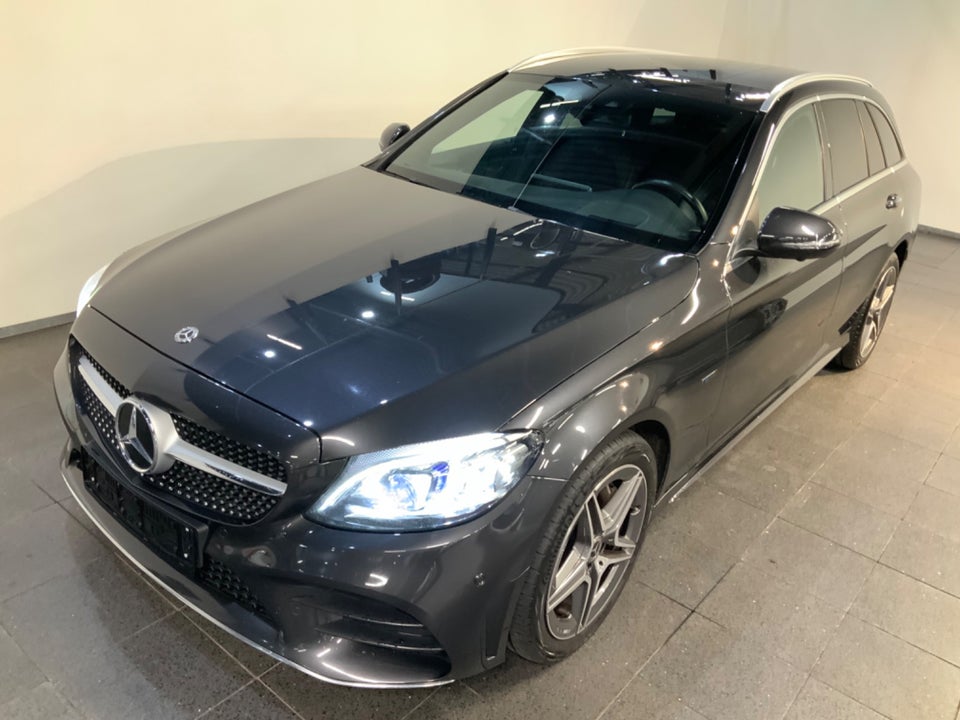 Mercedes C300 de 2,0 AMG Line stc. aut. 5d