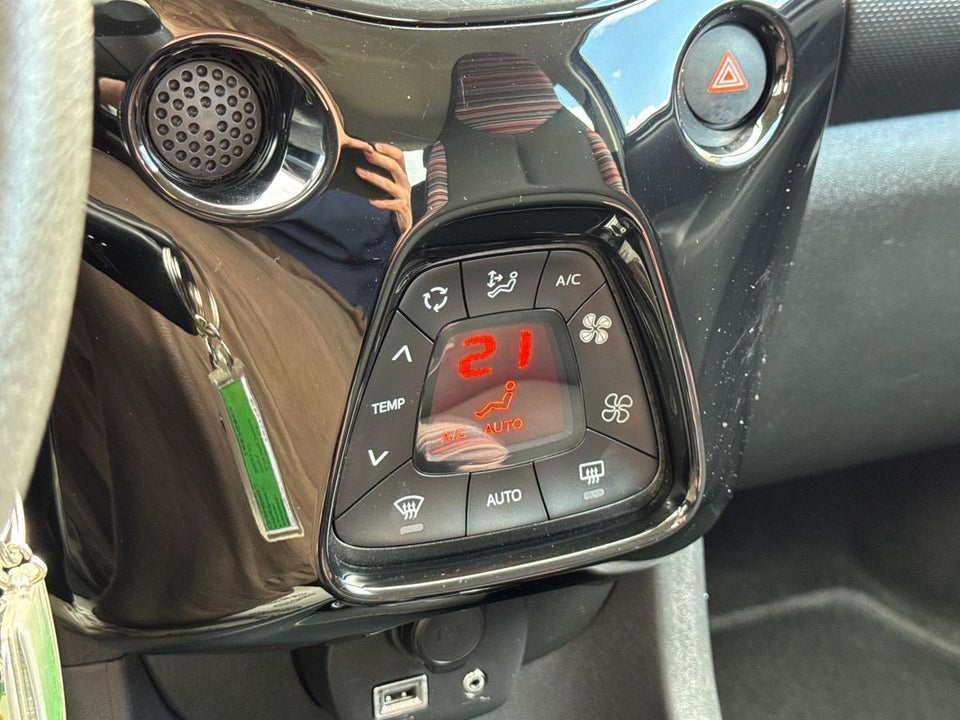 Citroën C1 1,0 VTi Shine 5d