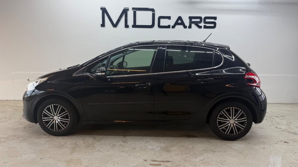 Peugeot 208 1,2 VTi Allure Sky 5d
