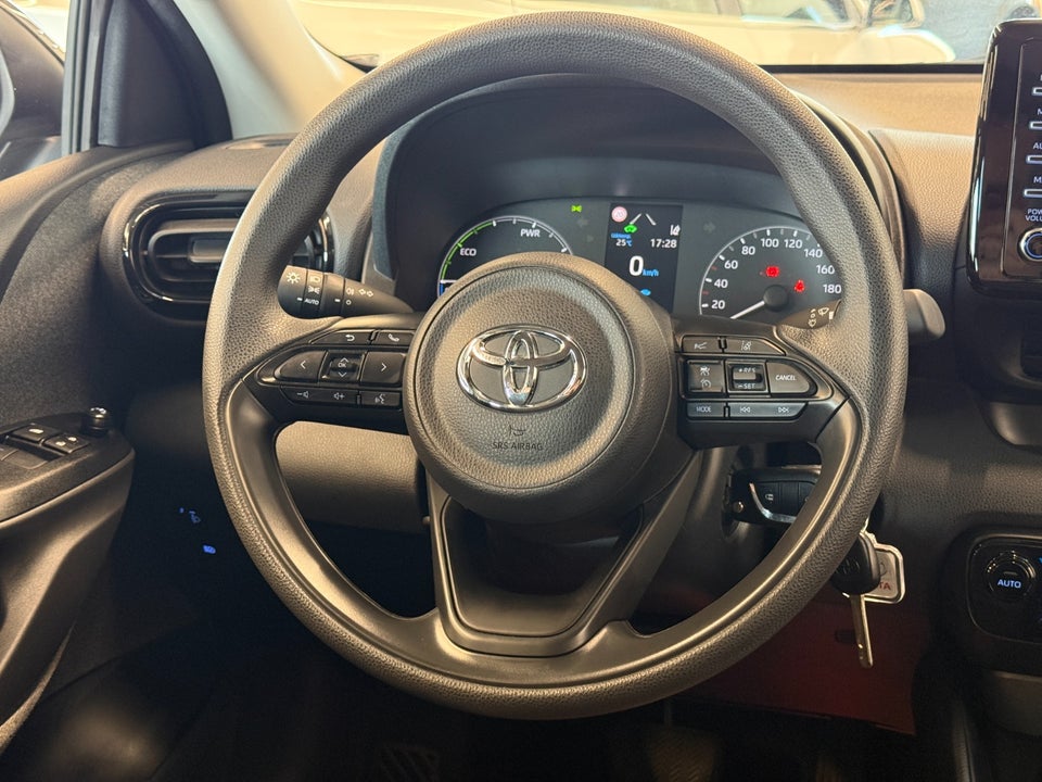 Toyota Yaris 1,5 Hybrid H1 e-CVT 5d