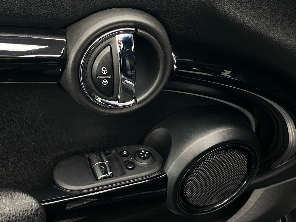 MINI Cooper SE Essential 3d