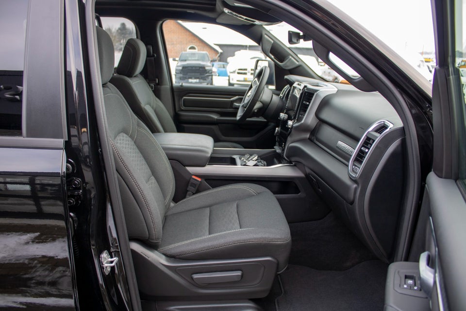 Dodge RAM 1500 3,0 Big Horn Night aut. 4d