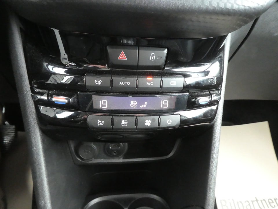 Peugeot 2008 1,6 BlueHDi 100 Allure Sky 5d