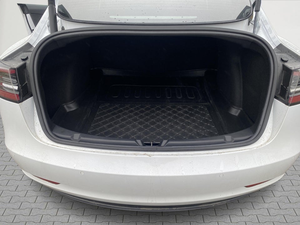 Tesla Model 3 Standard Range+ RWD 4d