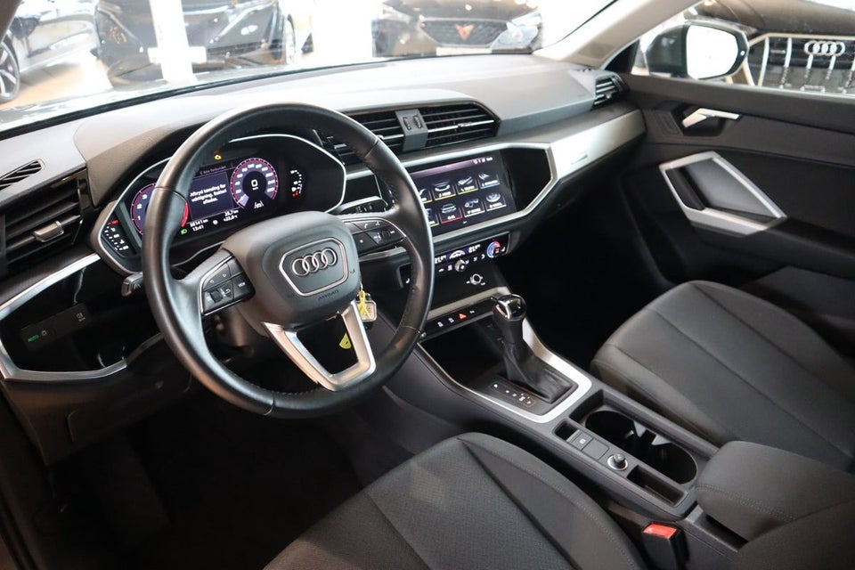 Audi Q3 35 TFSi Advanced Prestige S-tr. 5d