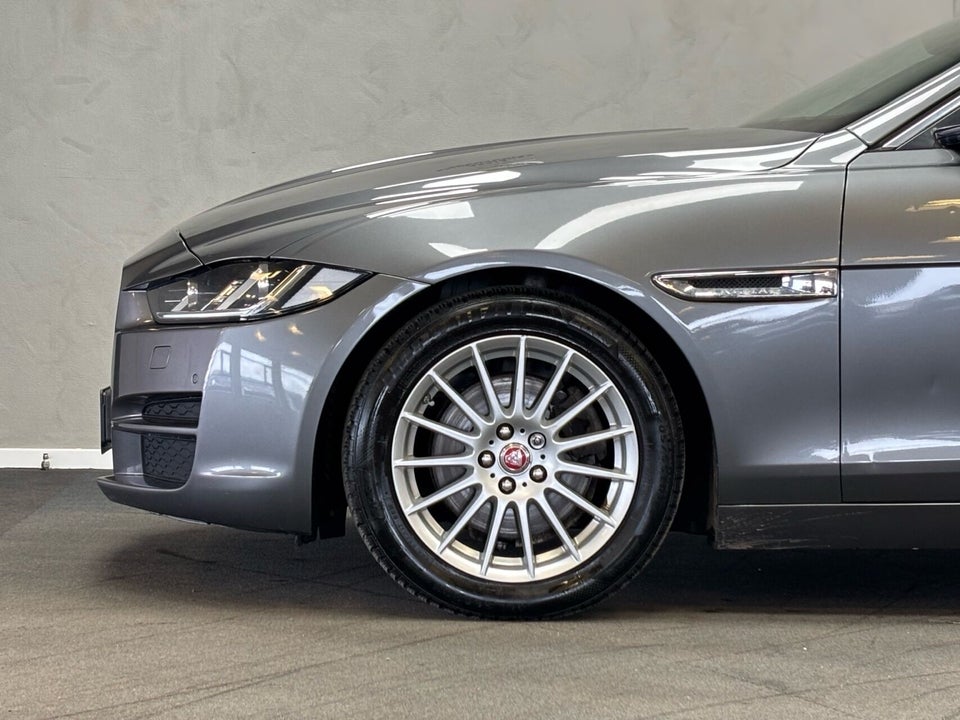 Jaguar XE 2,0 D163 Prestige aut. 4d