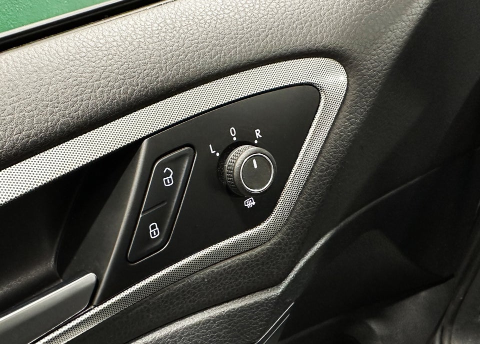 VW Golf VII 1,6 TDi 115 Trendline Variant 5d